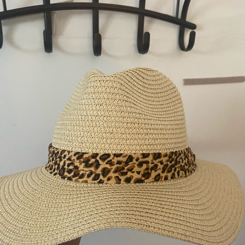 Floppy straw hat with leopard detail